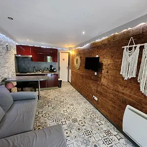 https://le-nid-douillet.fr-provencehotel.com